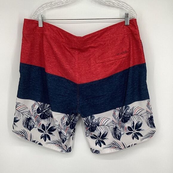 Men's Travis Mathew Swim Trunks - Large‎ red/blue/white - Picture 2 of 8